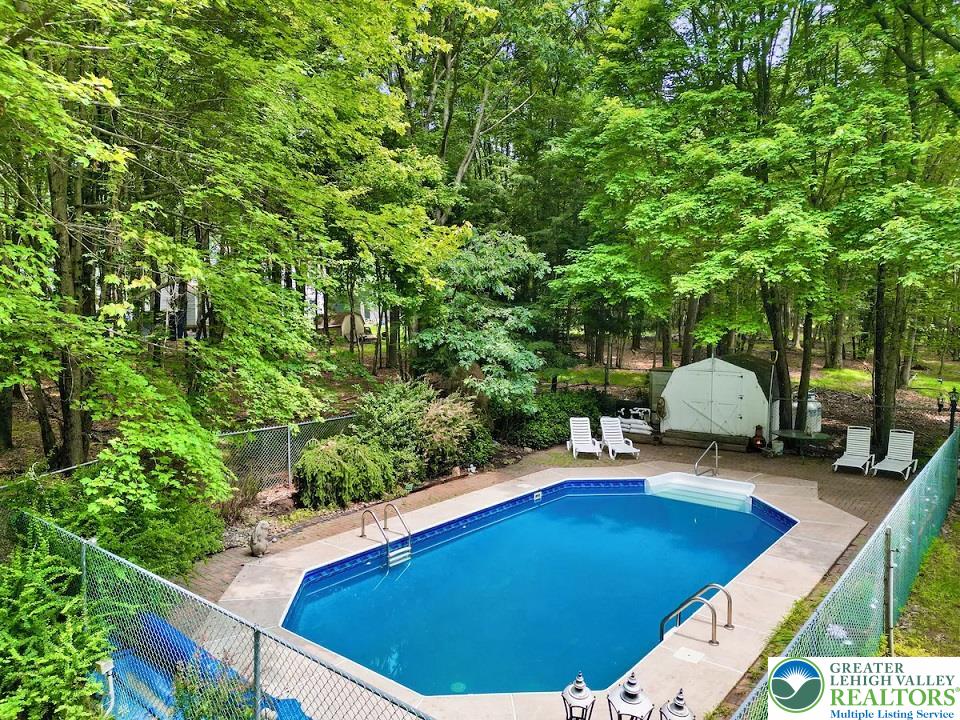 271 North Shore Drive Property Photo 5