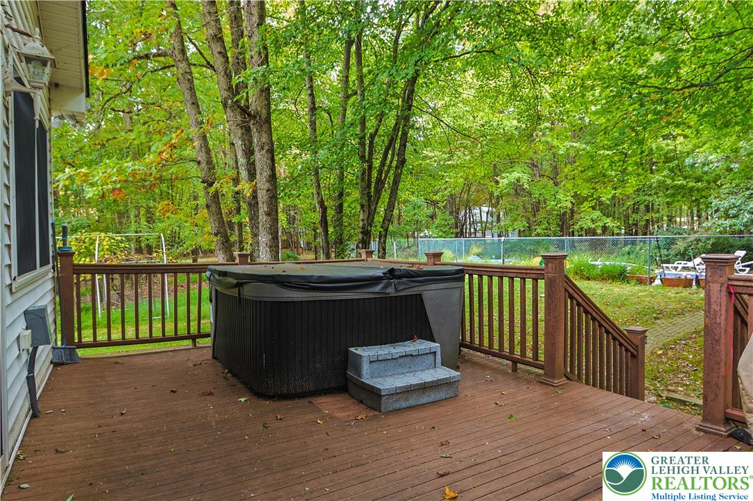 271 North Shore Drive Property Photo 6