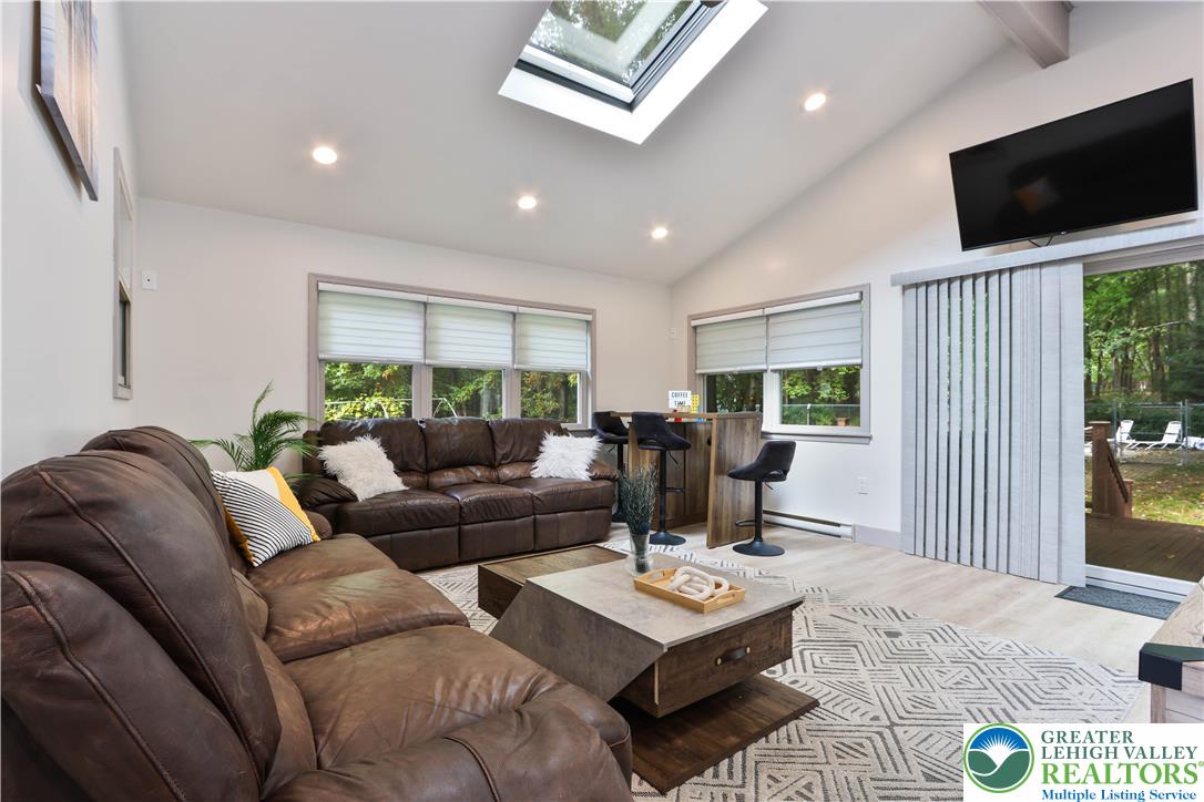 271 North Shore Drive Property Photo 8