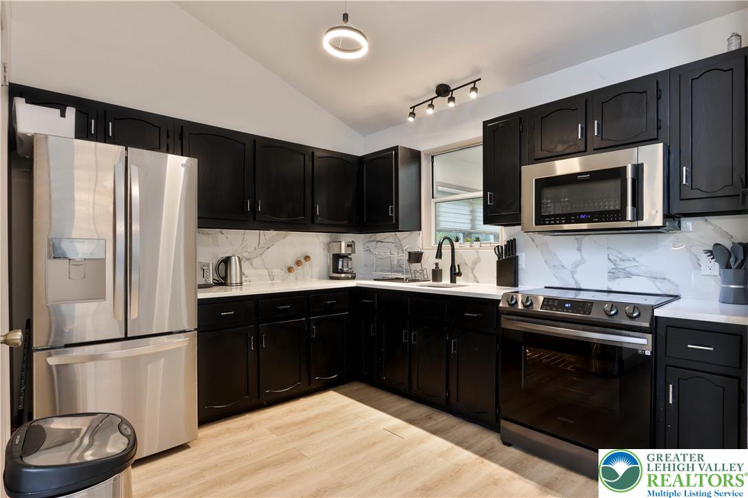 271 North Shore Drive Property Photo 13