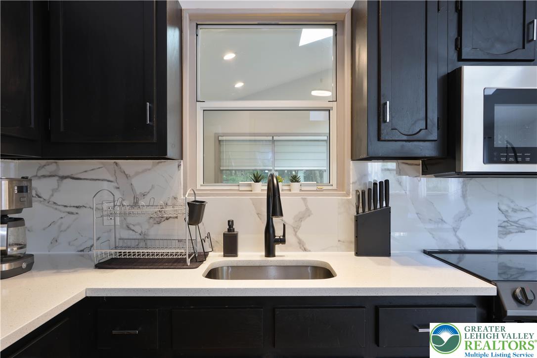 271 North Shore Drive Property Photo 14