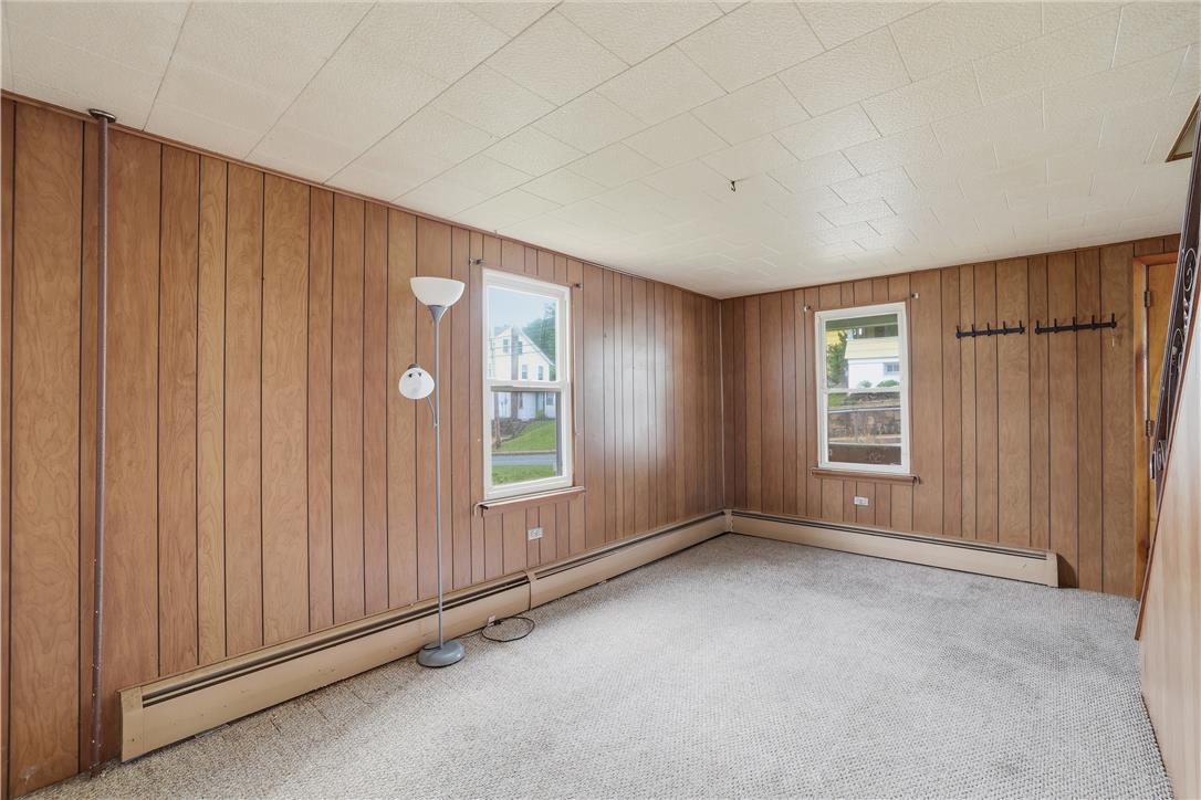 242 Hudsondale Street Property Photo 5