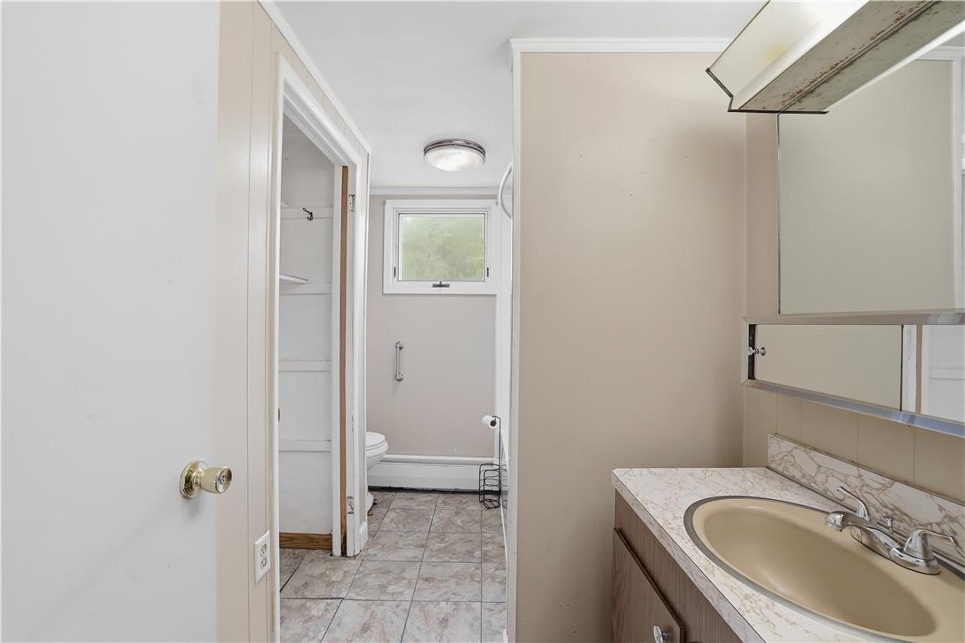 242 Hudsondale Street Property Photo 6