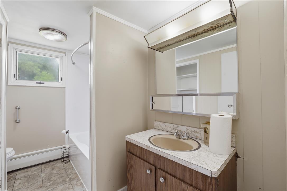 242 Hudsondale Street Property Photo 16