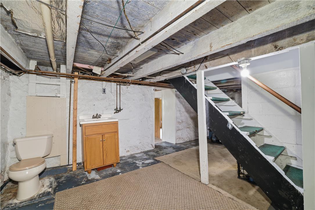 242 Hudsondale Street Property Photo 27