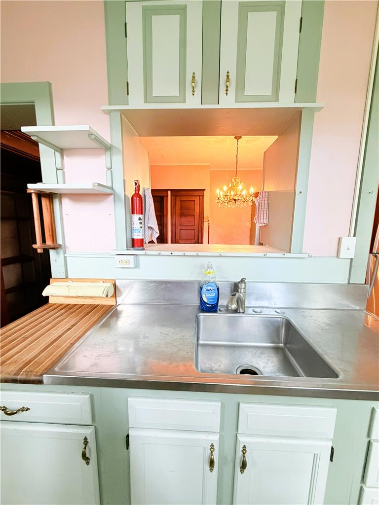 526 Seneca Street Property Photo 11