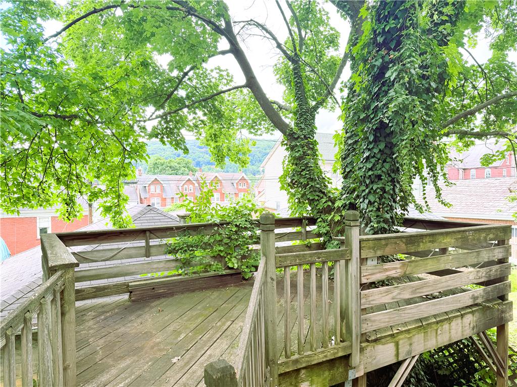 526 Seneca Street Property Photo 16
