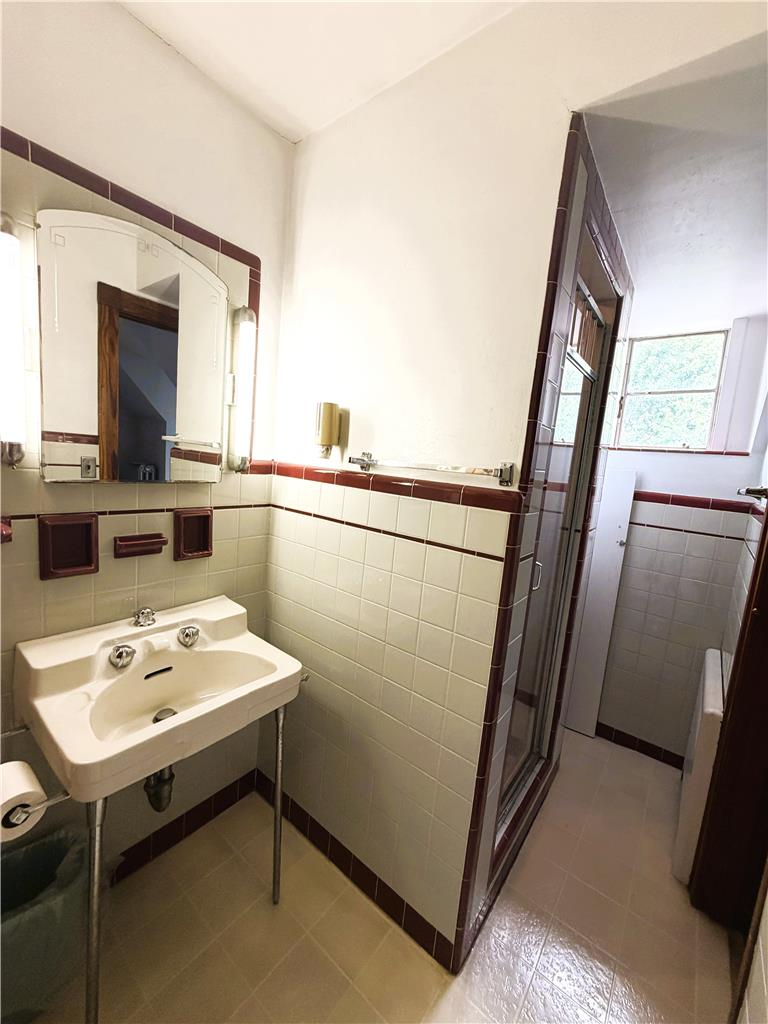 526 Seneca Street Property Photo 29