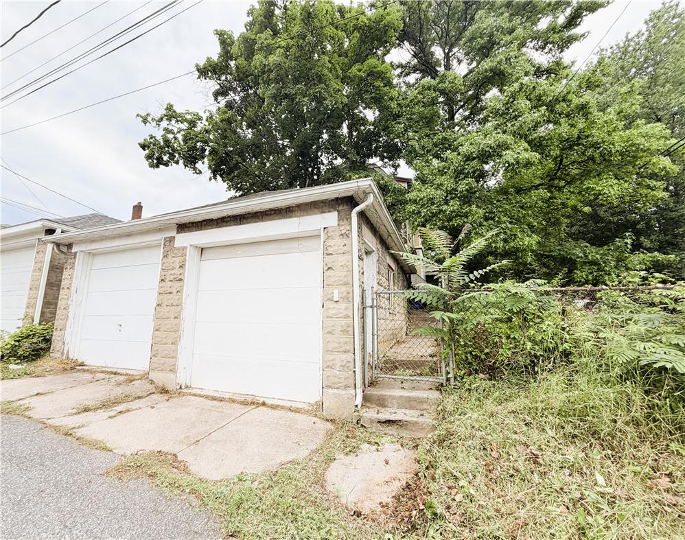 526 Seneca Street Property Photo 36