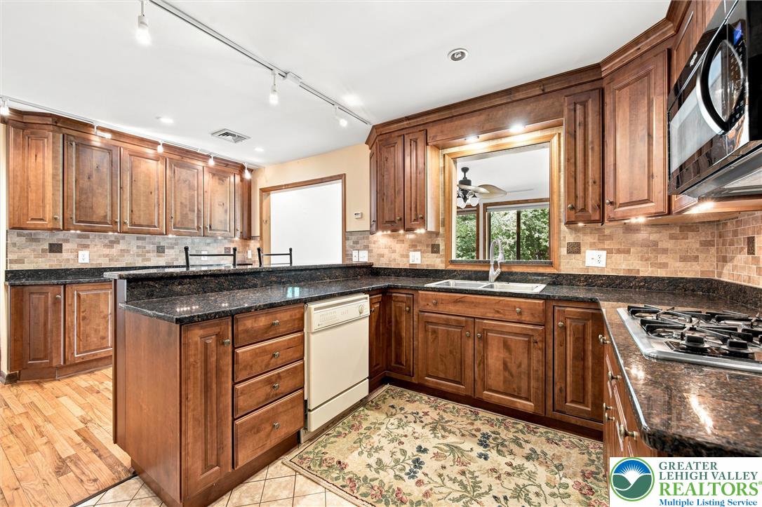 475 Crowthers Road Property Photo 11