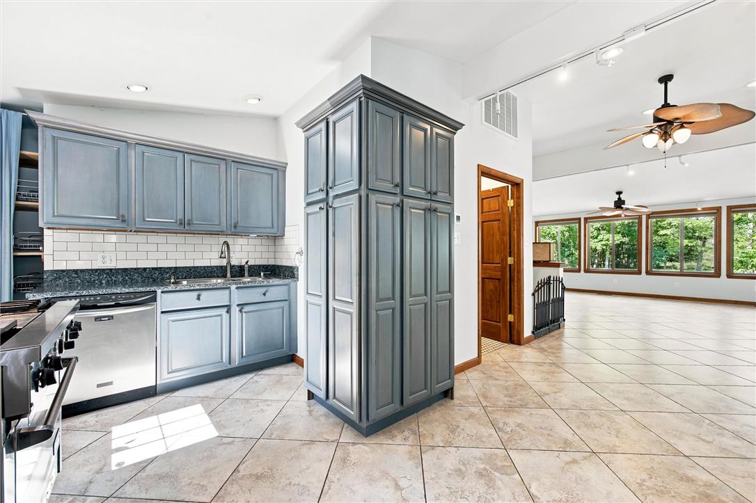 475 Crowthers Road Property Photo 17