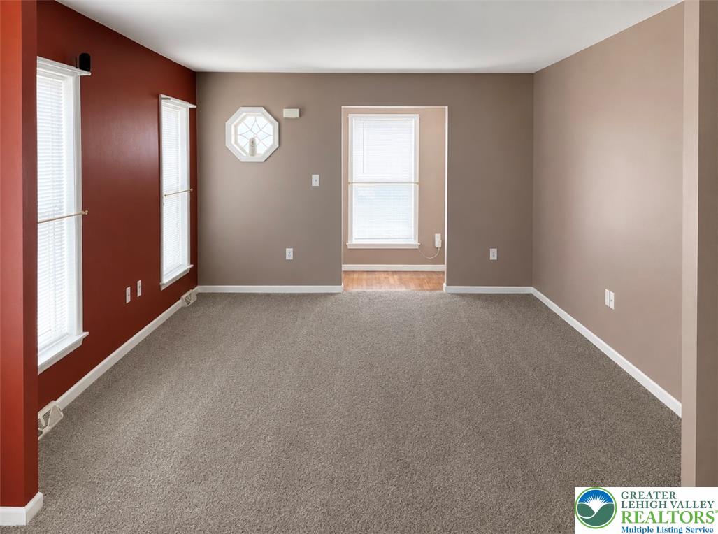 671 Kykuit Place Property Photo 4