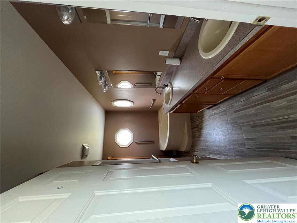 671 Kykuit Place Property Photo 10