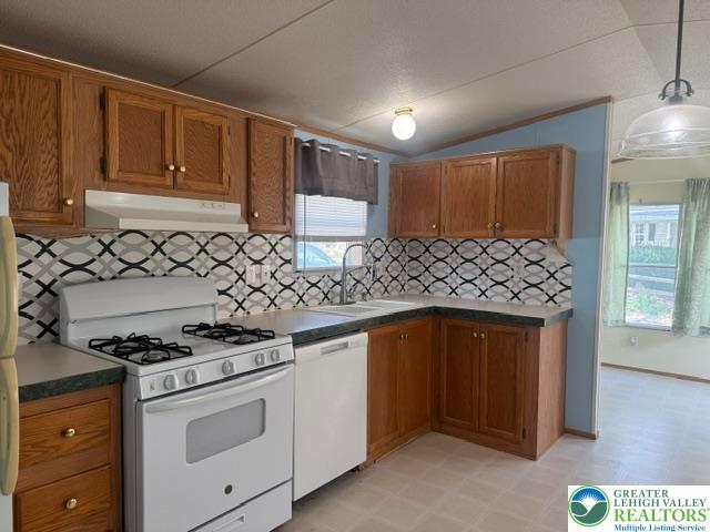 74 Easy Street Property Photo 10
