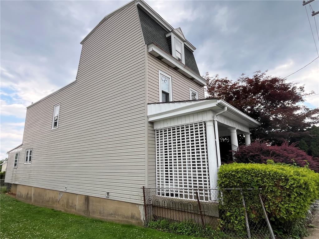 765 3rd St Property Photo 2