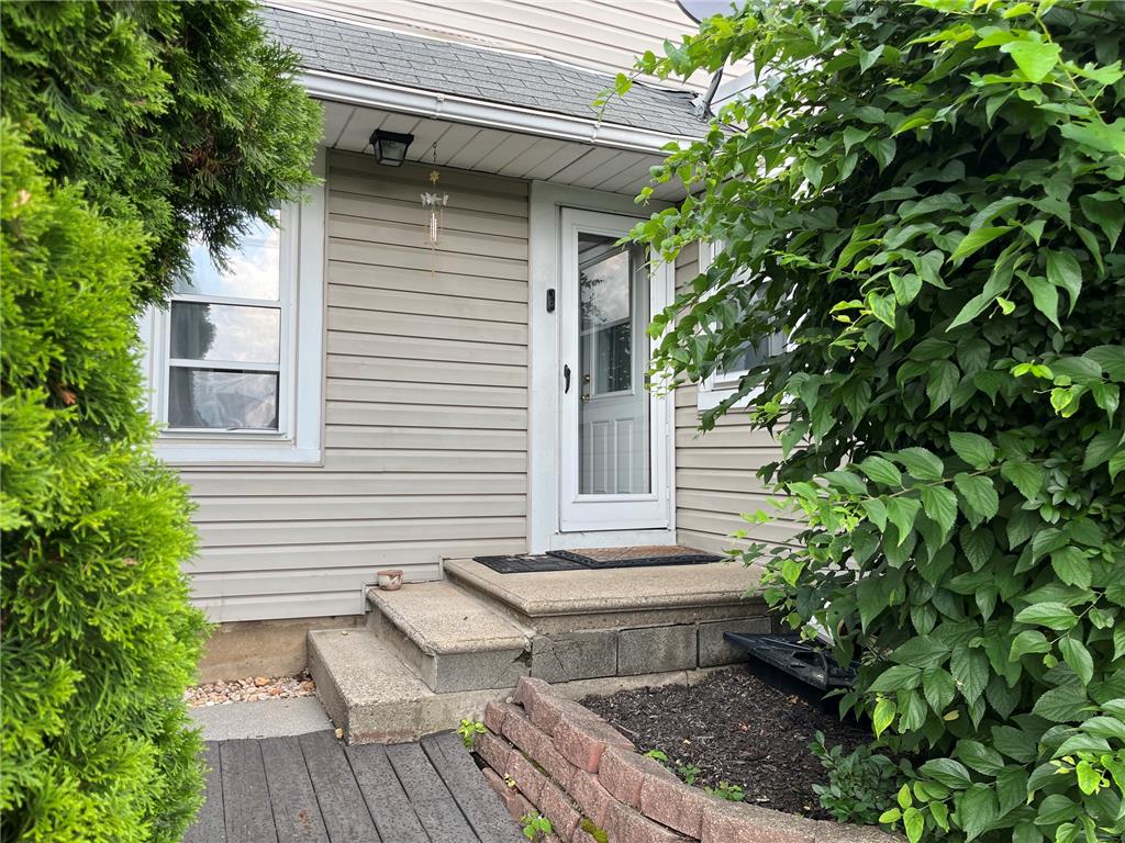 765 3rd St Property Photo 4