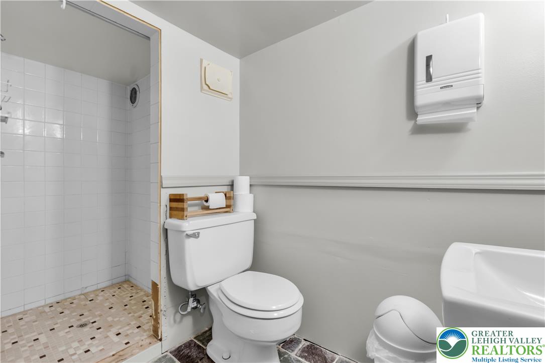 1810 Washington Blvd Property Photo 32