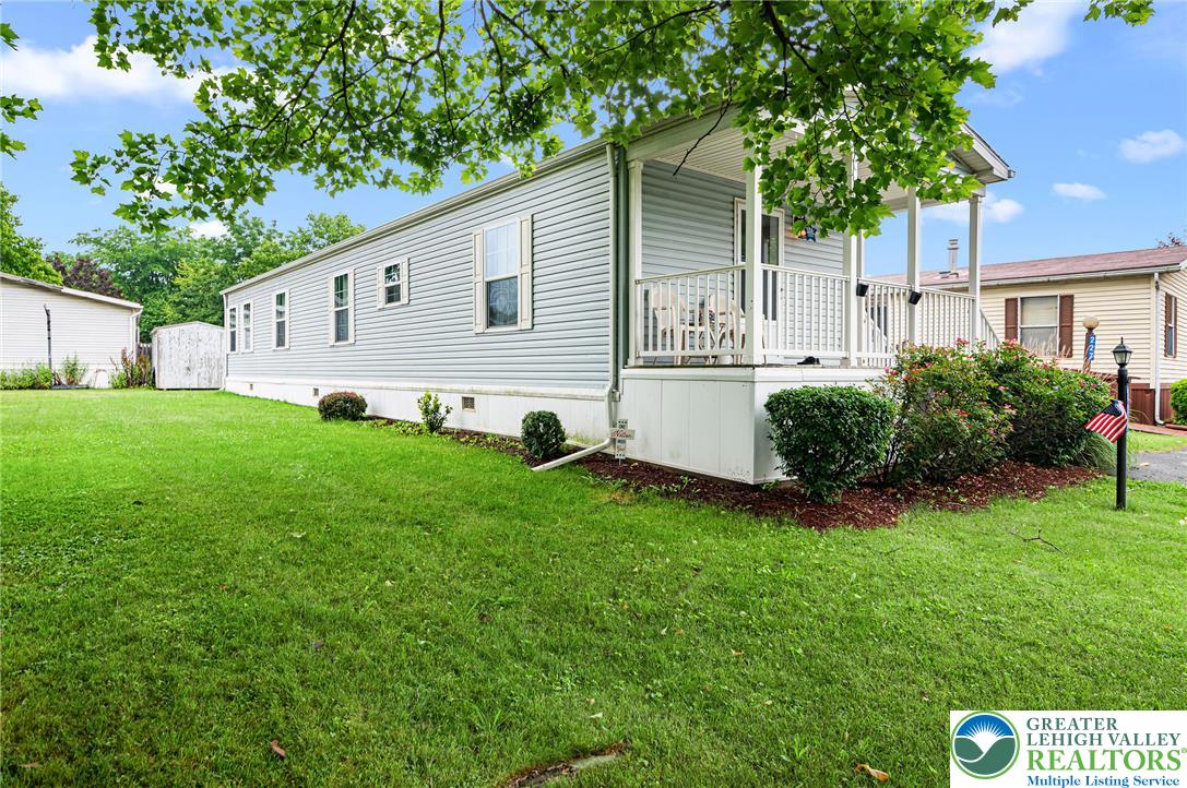 226 Greenbriar Drive South Property Photo 3