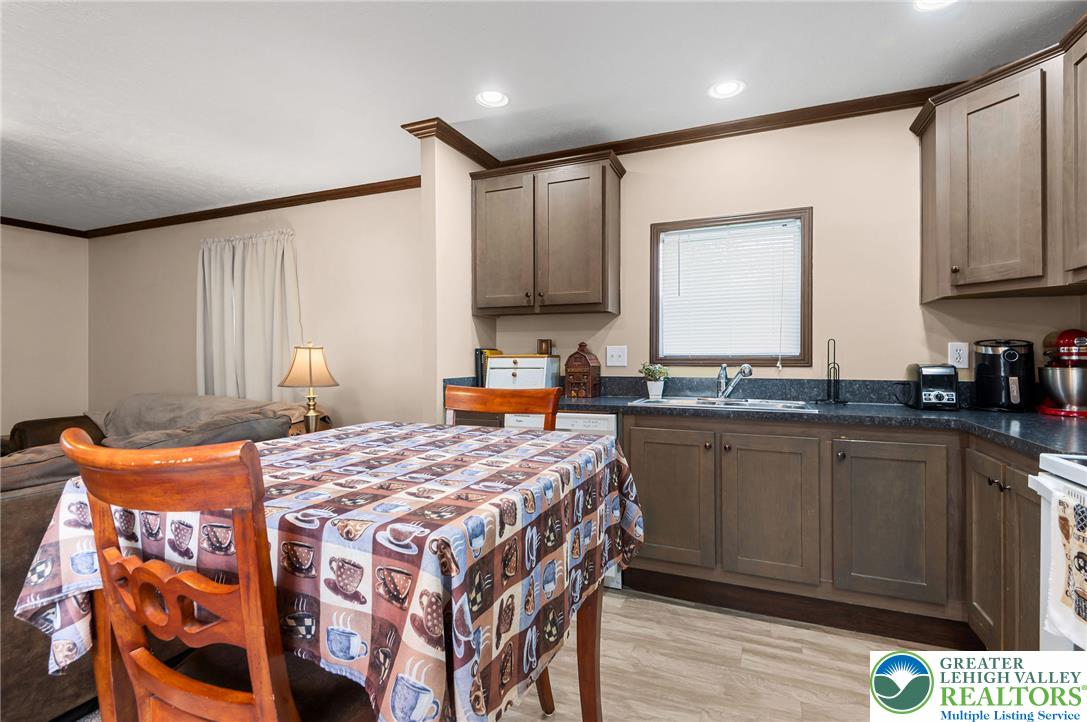 226 Greenbriar Drive South Property Photo 7