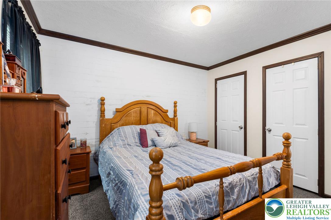 226 Greenbriar Drive South Property Photo 10