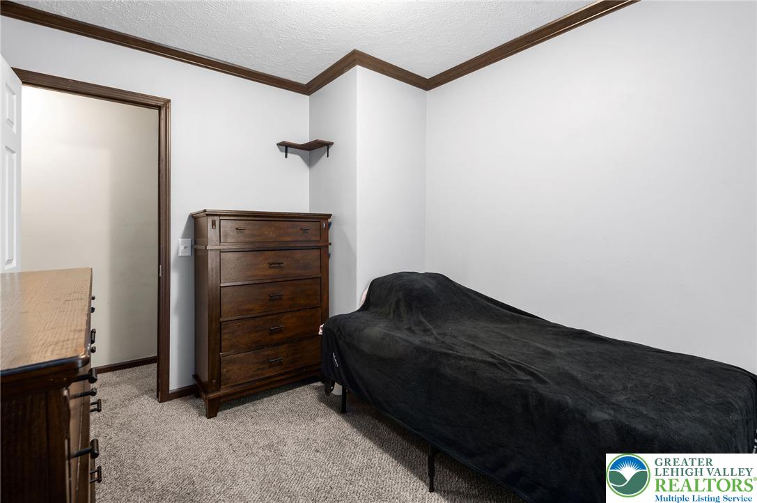 226 Greenbriar Drive South Property Photo 12