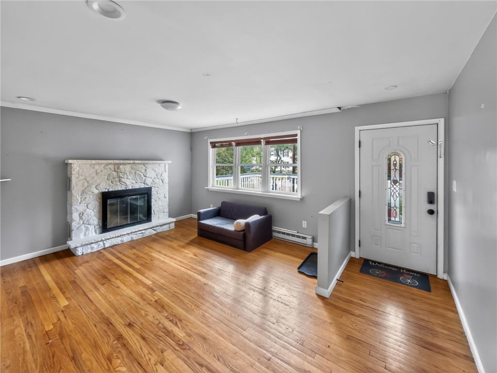 1292 Winding Way Property Photo 4