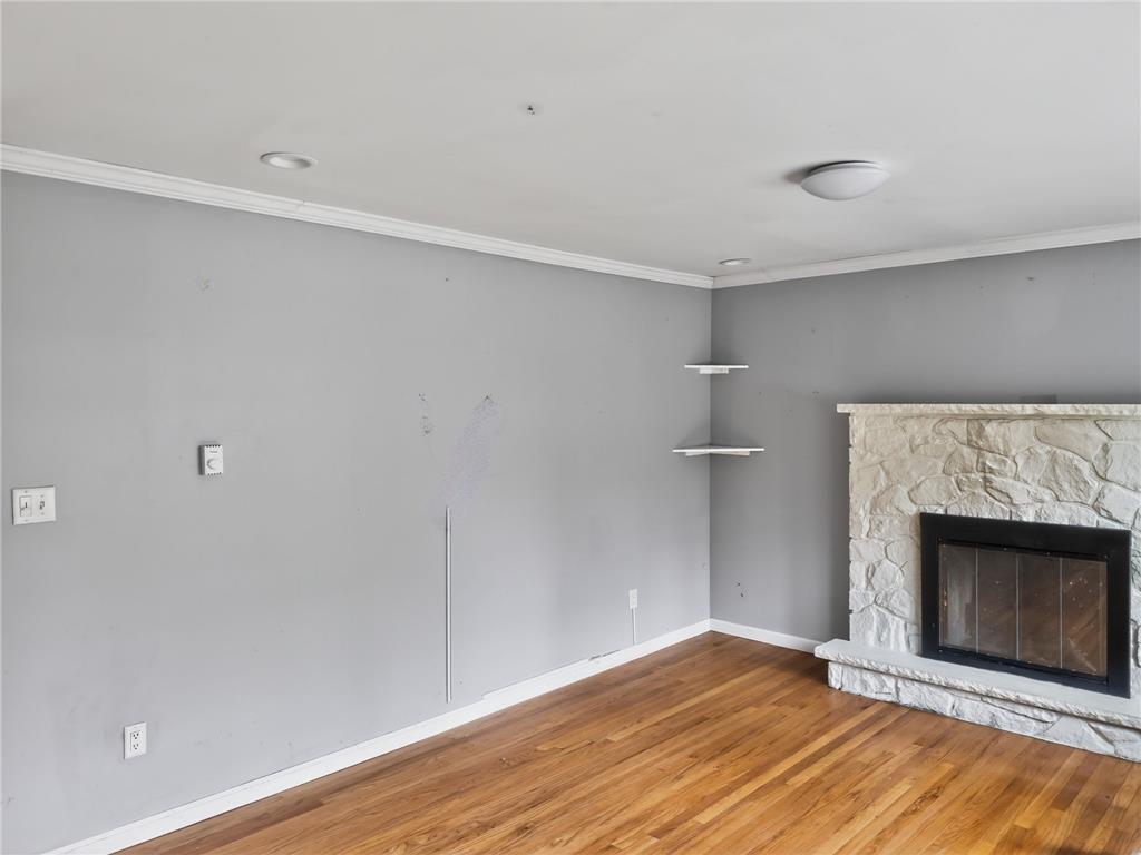 1292 Winding Way Property Photo 5