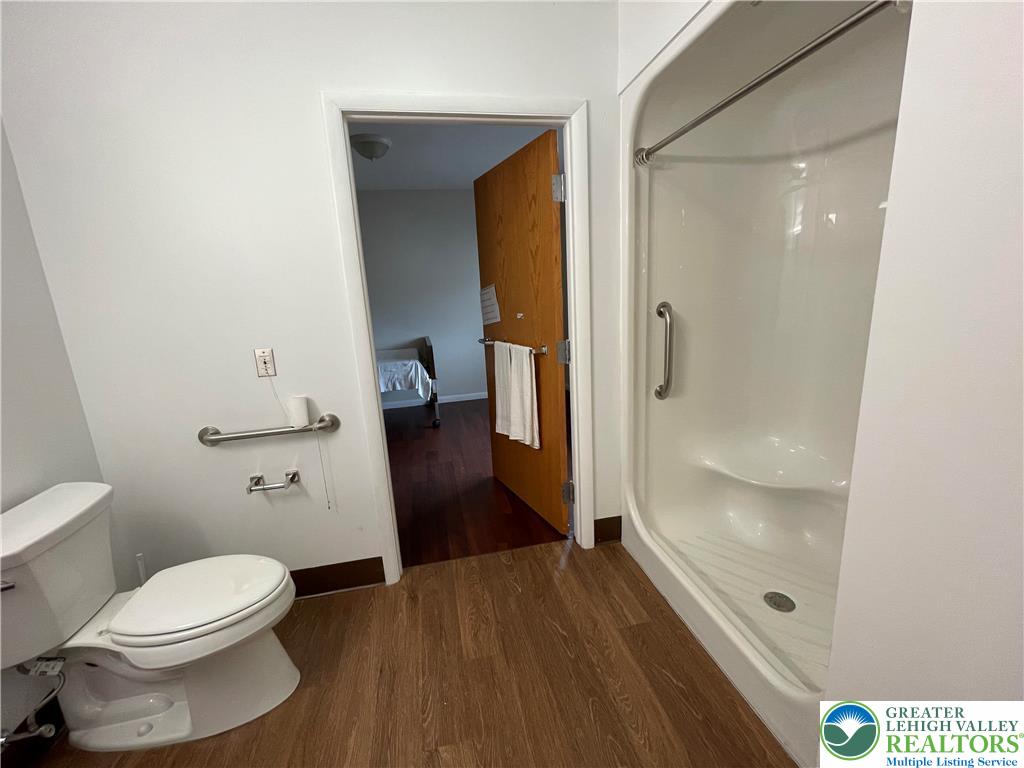 4315 Washington Street Property Photo 8
