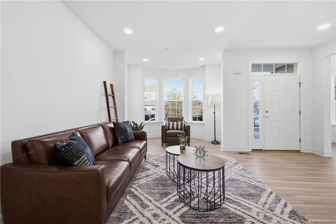 868 Veneto Court Property Photo 3