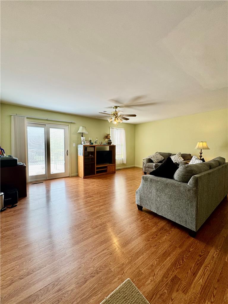 324 W 2nd Street Property Photo 6