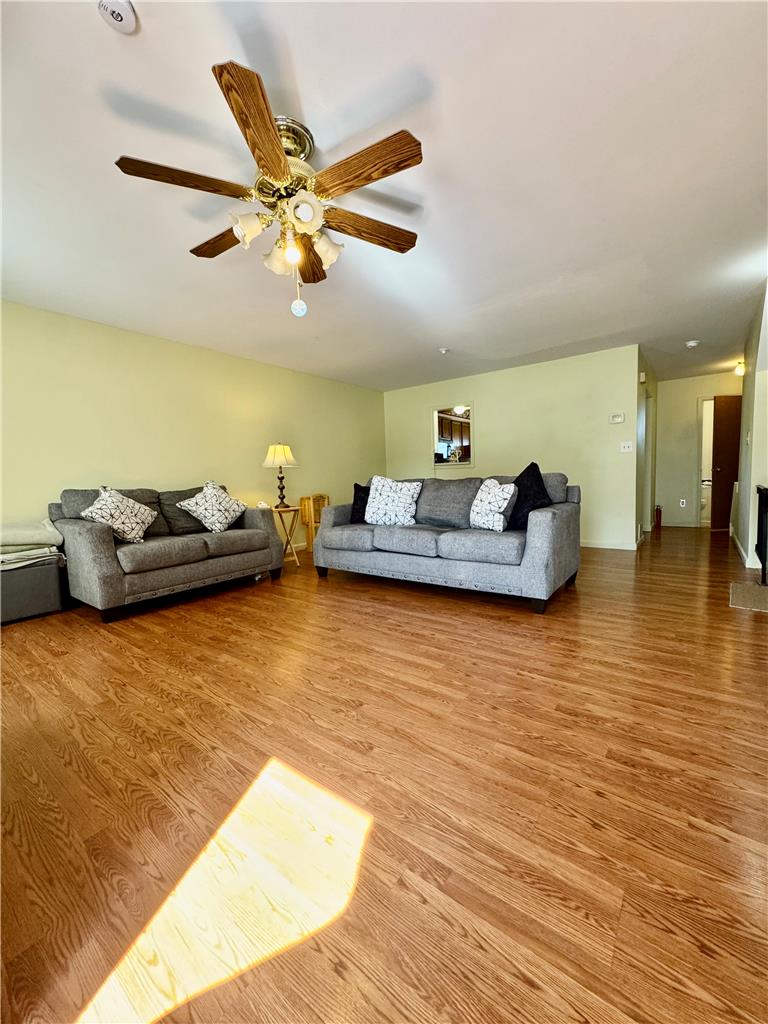 324 W 2nd Street Property Photo 7