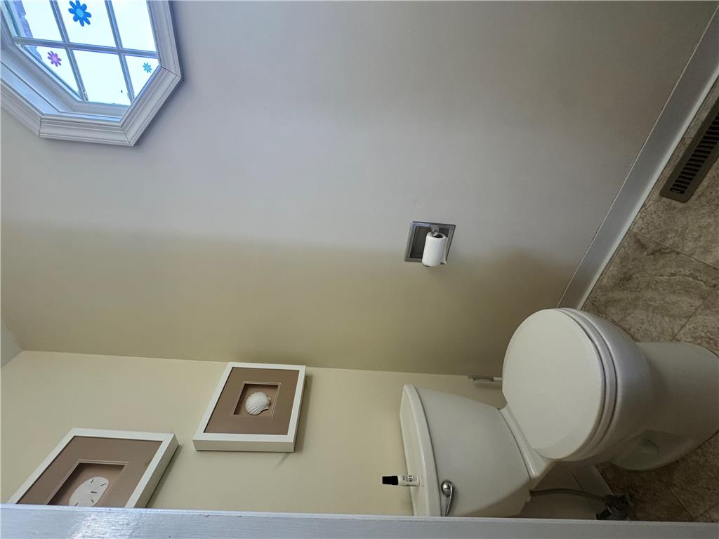324 W 2nd Street Property Photo 16