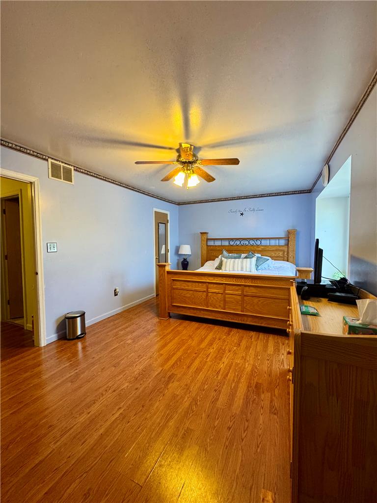 324 W 2nd Street Property Photo 18