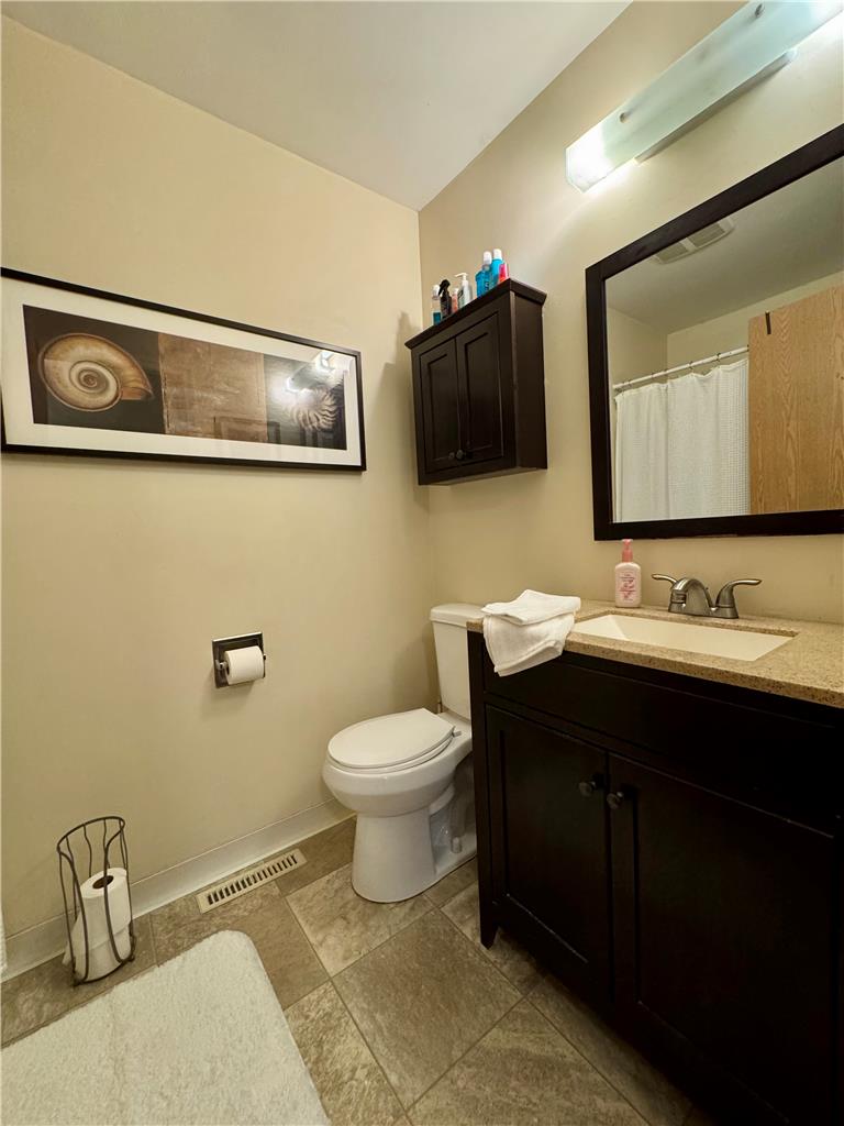 324 W 2nd Street Property Photo 20