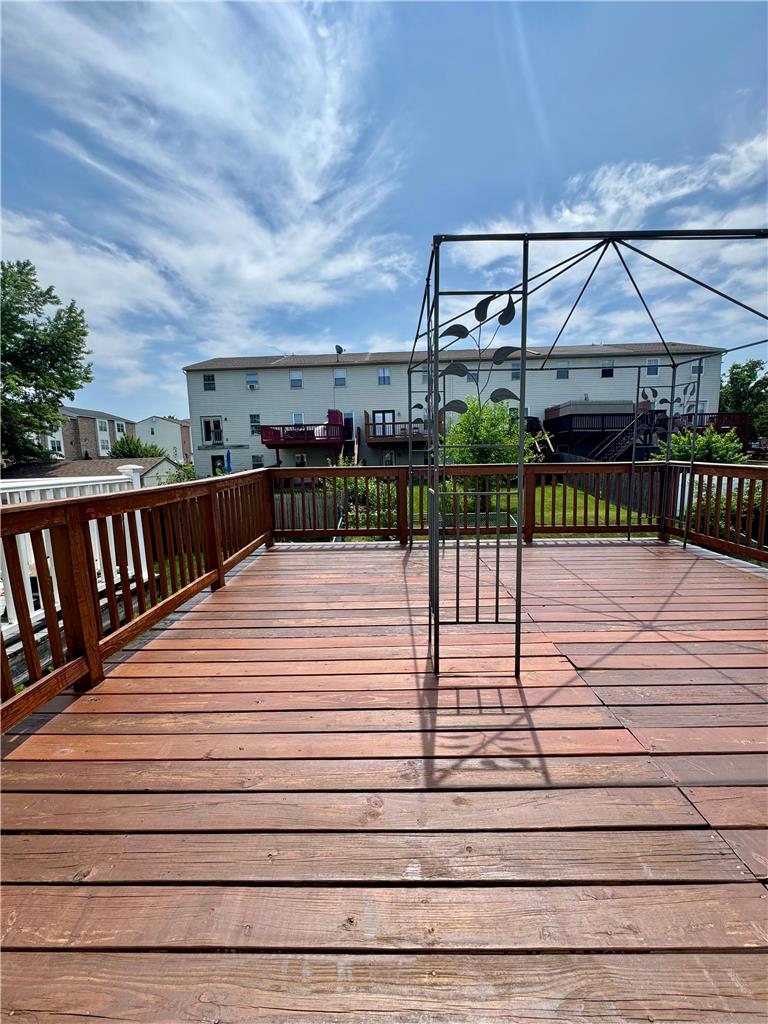 324 W 2nd Street Property Photo 23