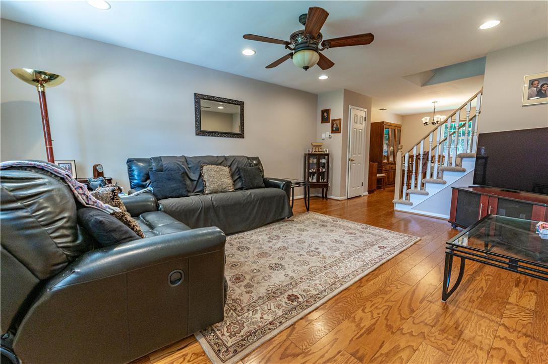 2442 Lisa Lane Property Photo 5