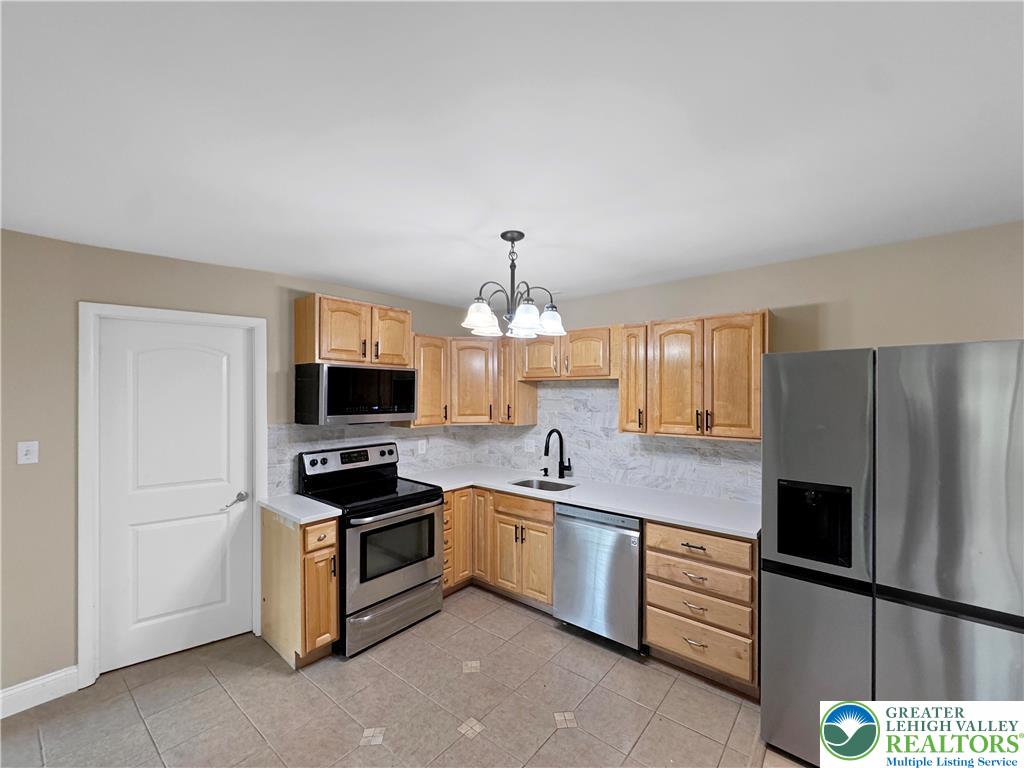 854 Lower Mountain Drive Property Photo 4
