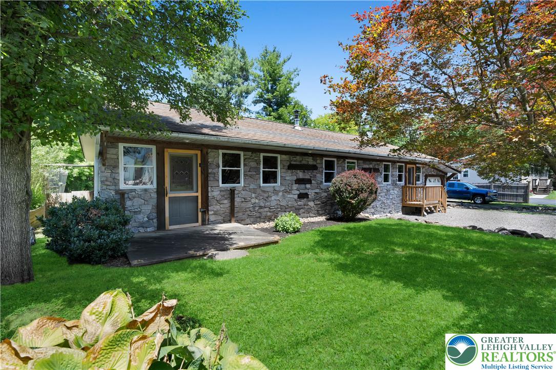 95 Young Street Property Photo 3