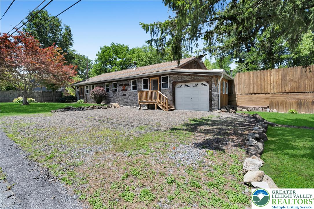 95 Young Street Property Photo 4