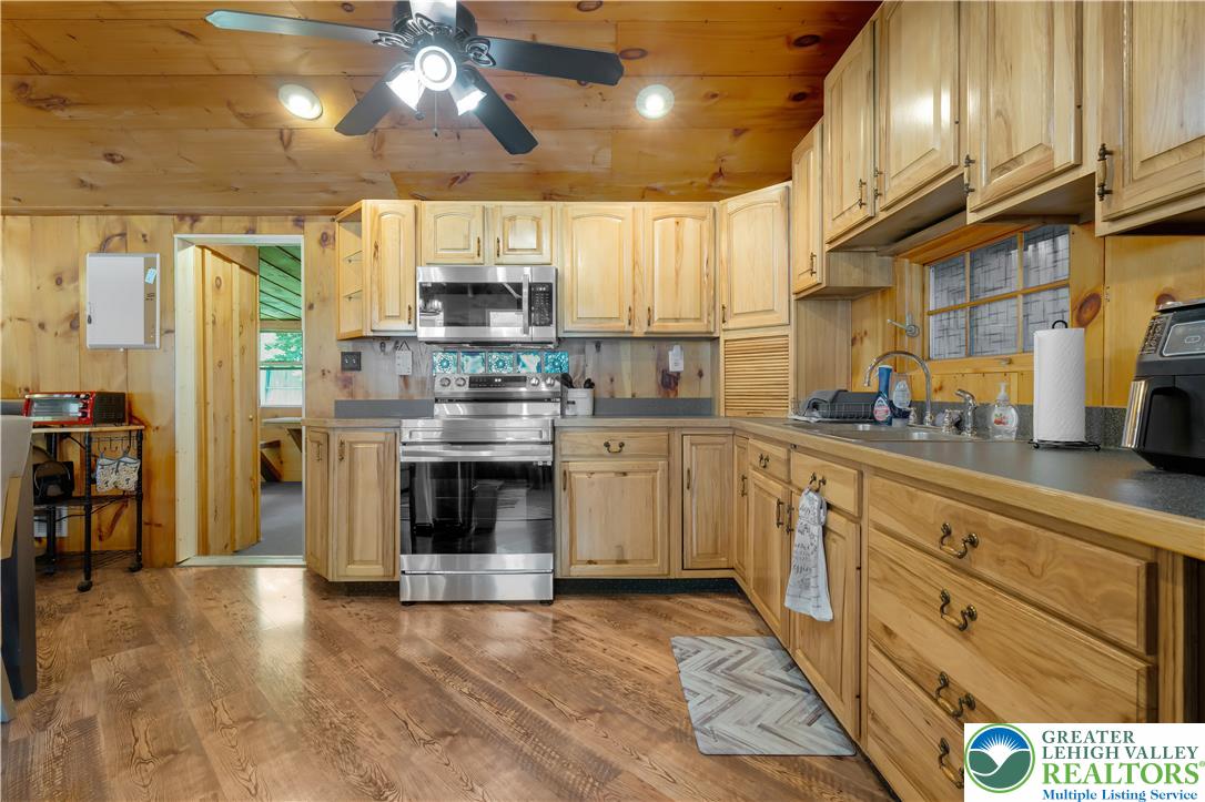 95 Young Street Property Photo 6