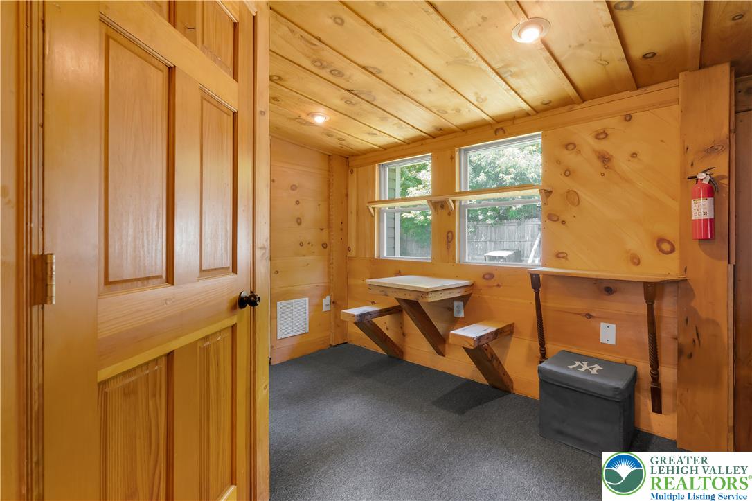 95 Young Street Property Photo 16