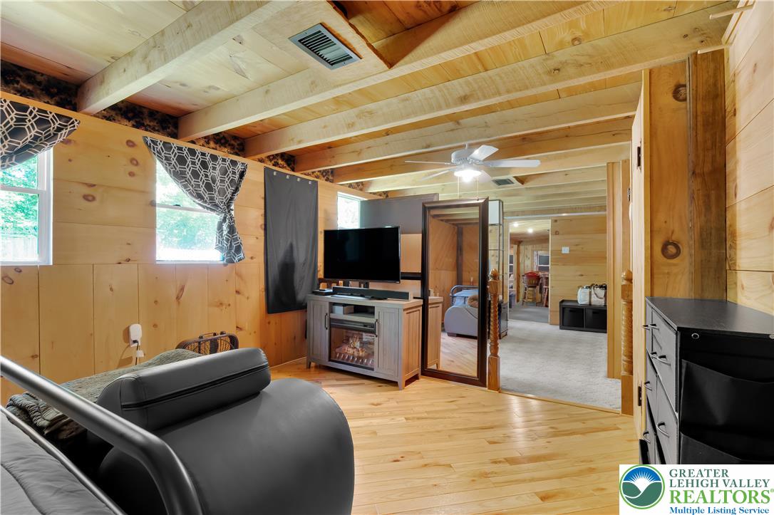 95 Young Street Property Photo 22