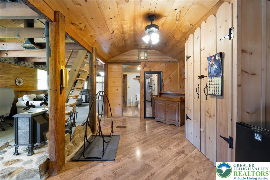 95 Young Street Property Photo 32