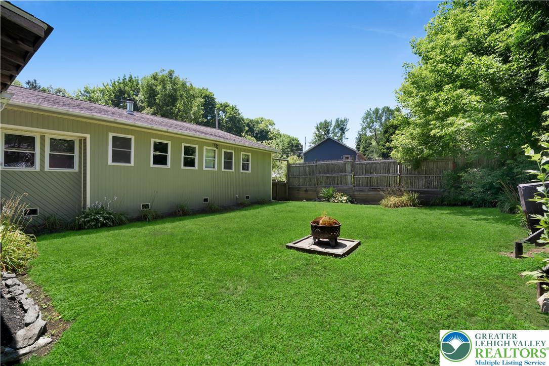 95 Young Street Property Photo 35