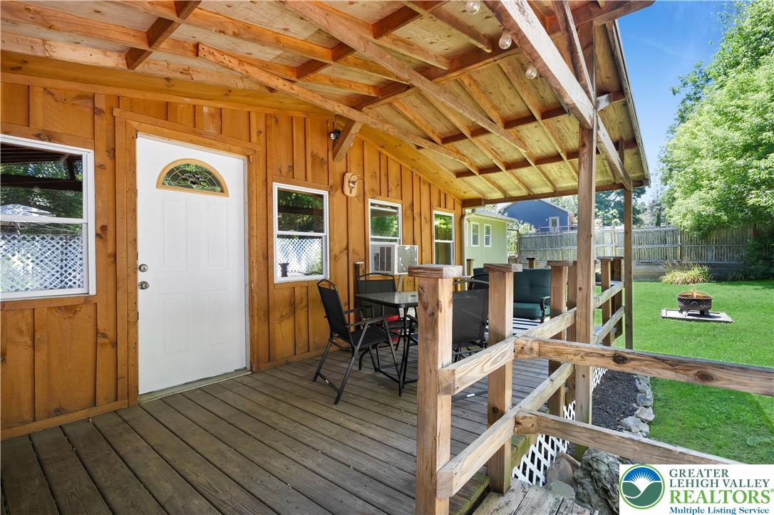 95 Young Street Property Photo 38
