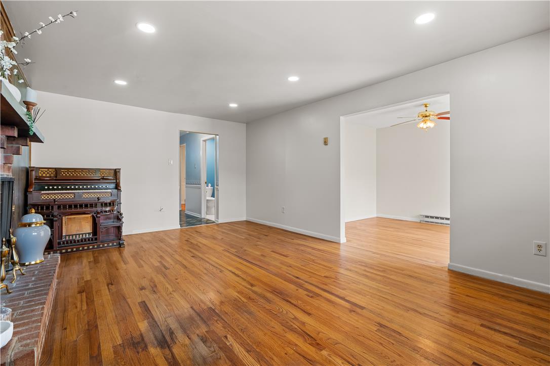 52 Willow Street Property Photo 8