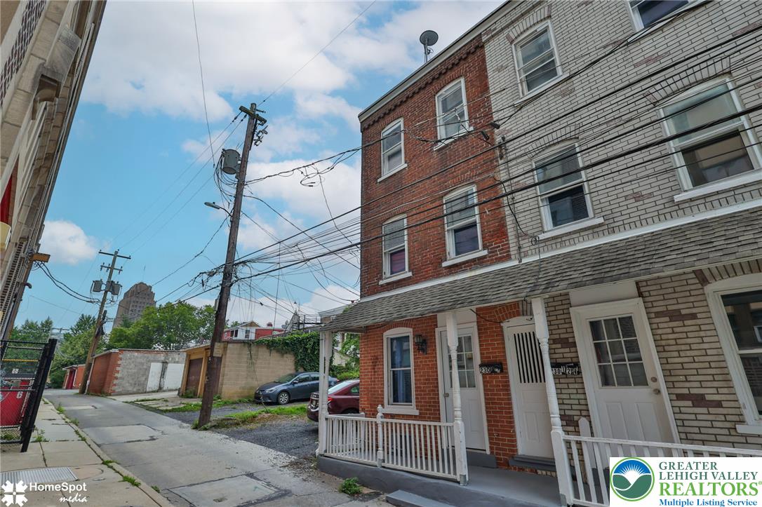 230 North Nagle Street Property Photo 2