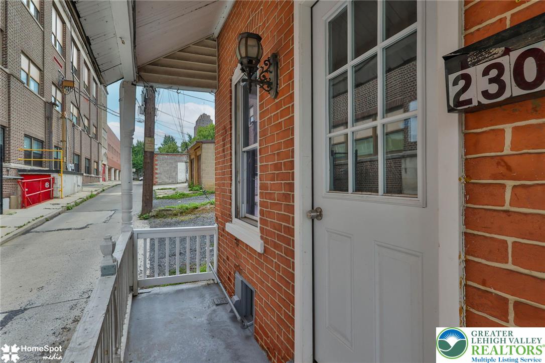 230 North Nagle Street Property Photo 4