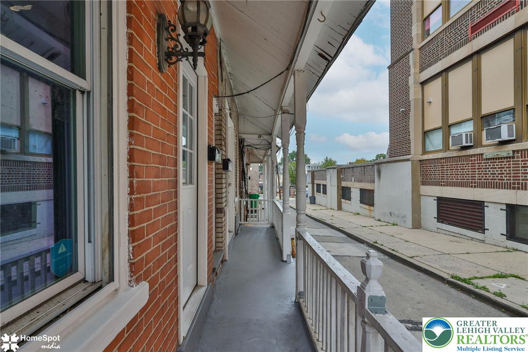 230 North Nagle Street Property Photo 5