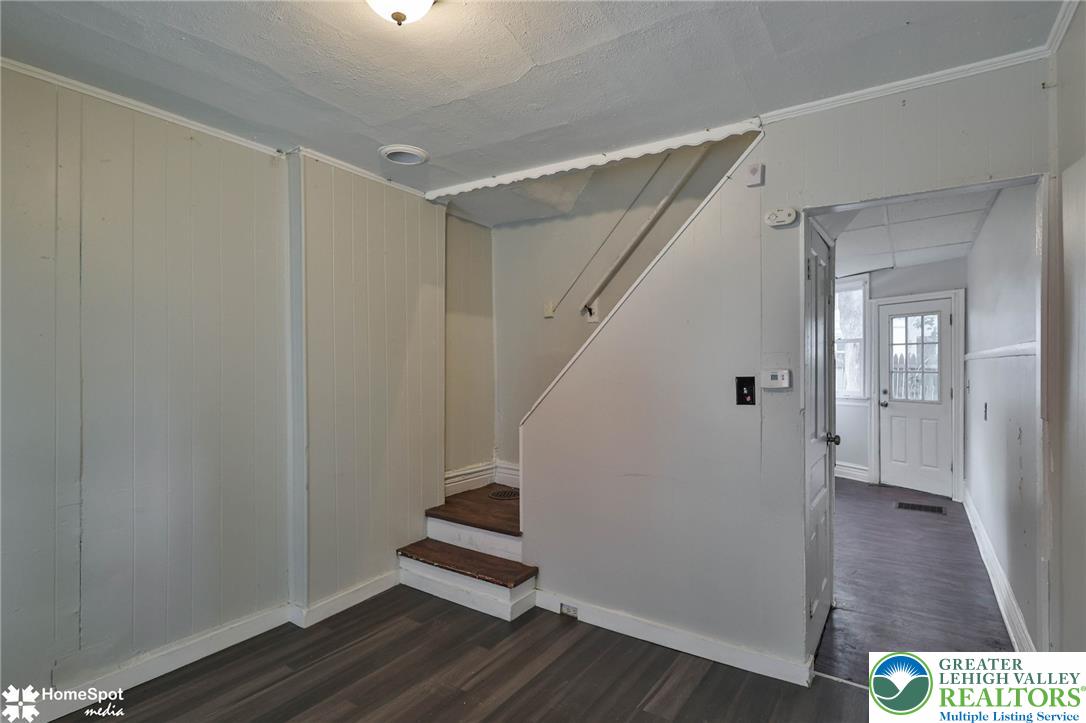 230 North Nagle Street Property Photo 6